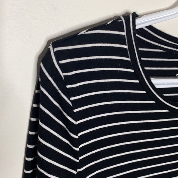 Aero Long Sleeve Seriously Soft Striped V-Neck Tee size S - Picture 4 of 8